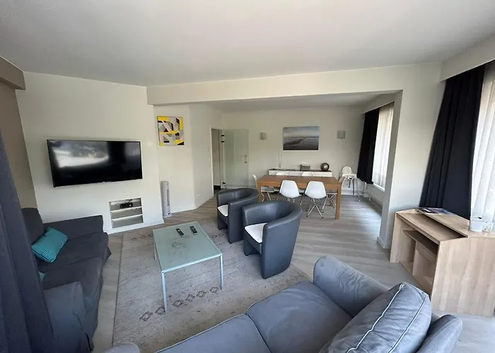 3 Bedroom Apartment Nearby The Sea