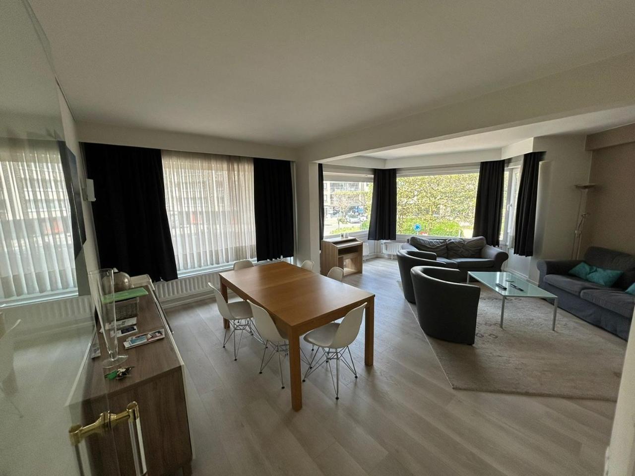 3 Bedroom Nearby The Sea Appartement Oostende